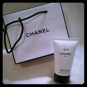 CHANEL No5 Velvet Body Cream